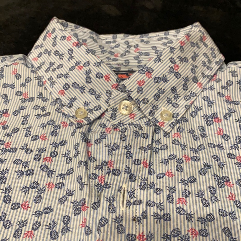 Vineyard vine slim fit Murray shirt with pineapples